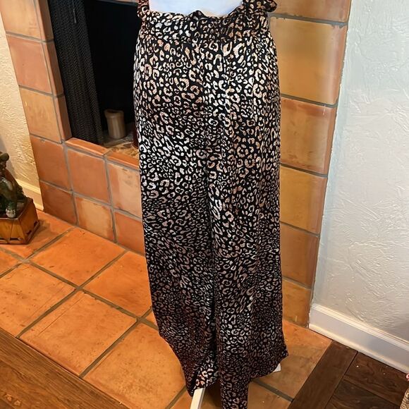 Express Paper Bag Waist Wide Leg Animal Print Poly Satin Pant, size L - Picture 5 of 7
